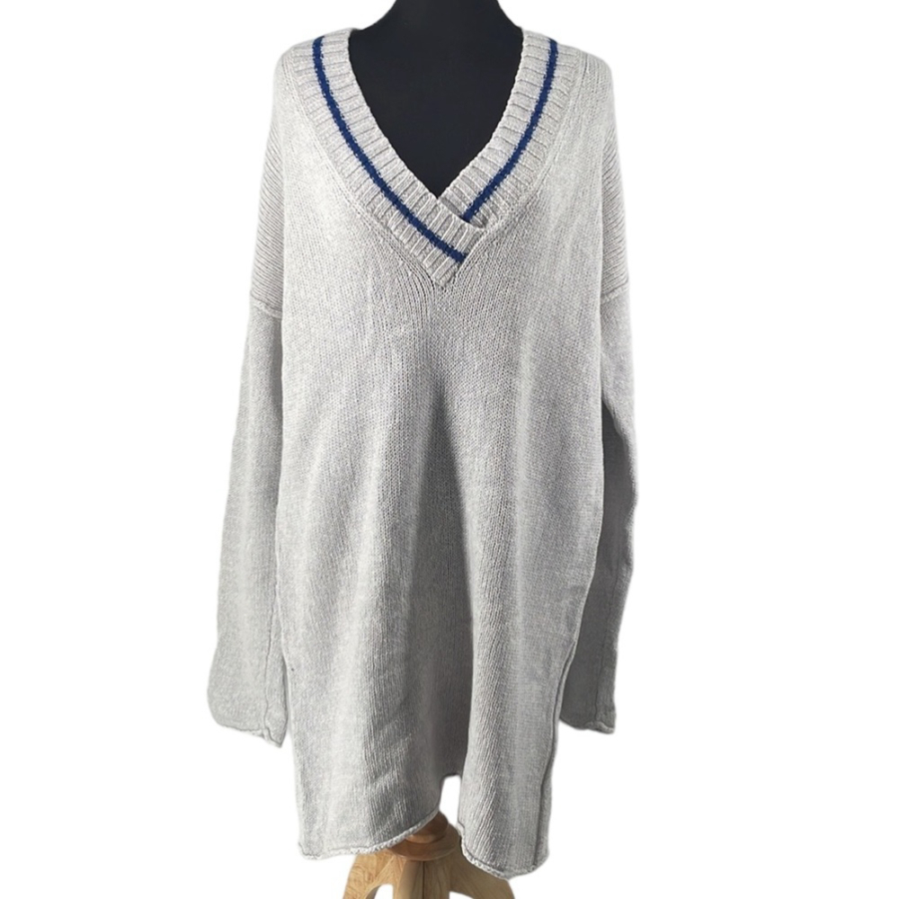 Aritzia Light Gray V-Neck Sweater with Navy Trim